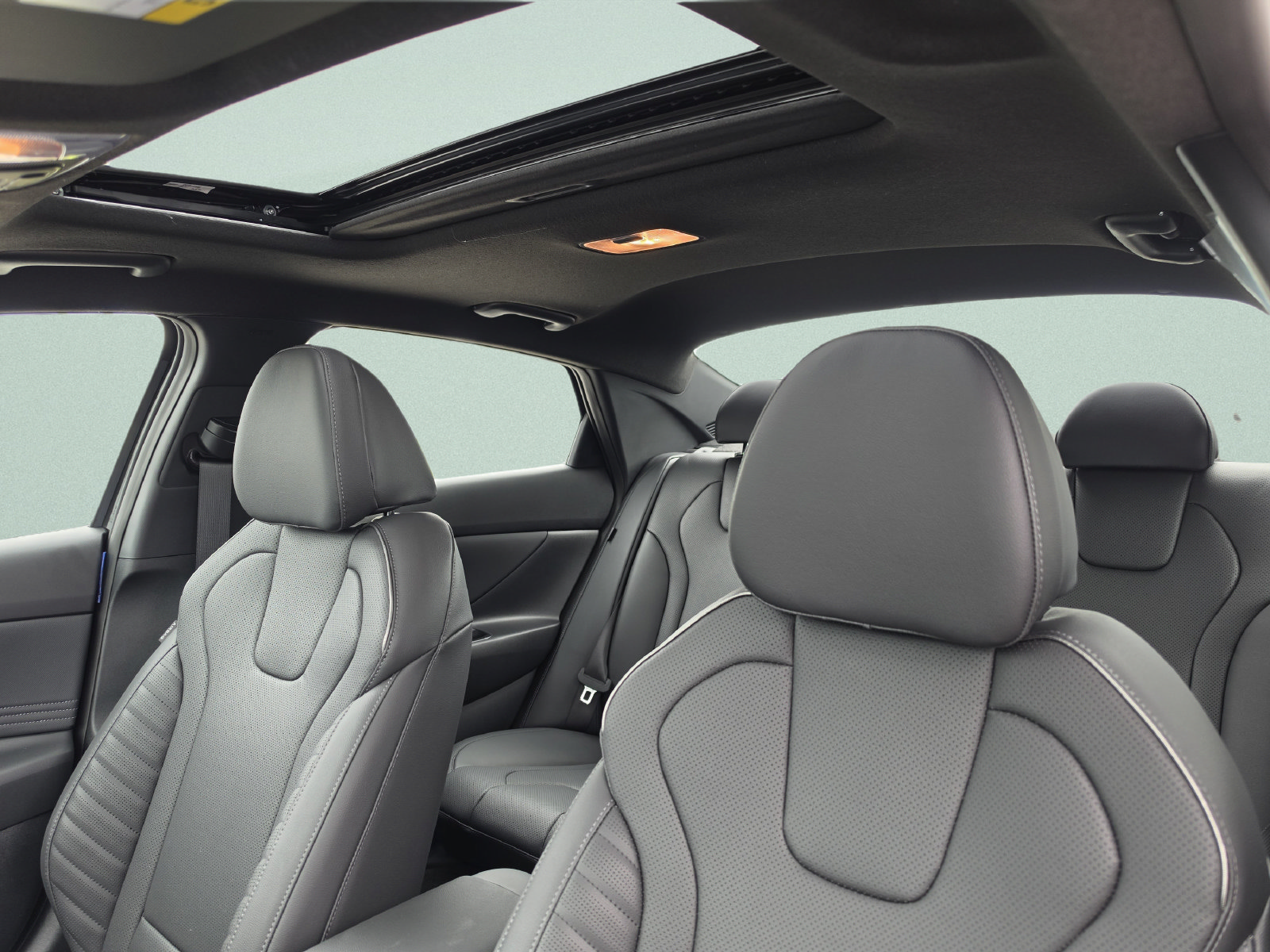 New 2026 Hyundai Elantra SEL Sport FWD image 23