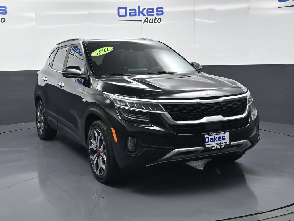Certified 2022 Kia Seltos SX w/ Sunroof Package AWD/4WD image 3