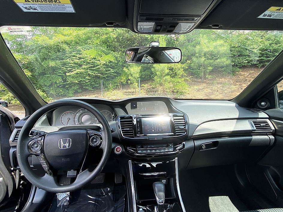 Used 2017 Honda Accord EX image 19