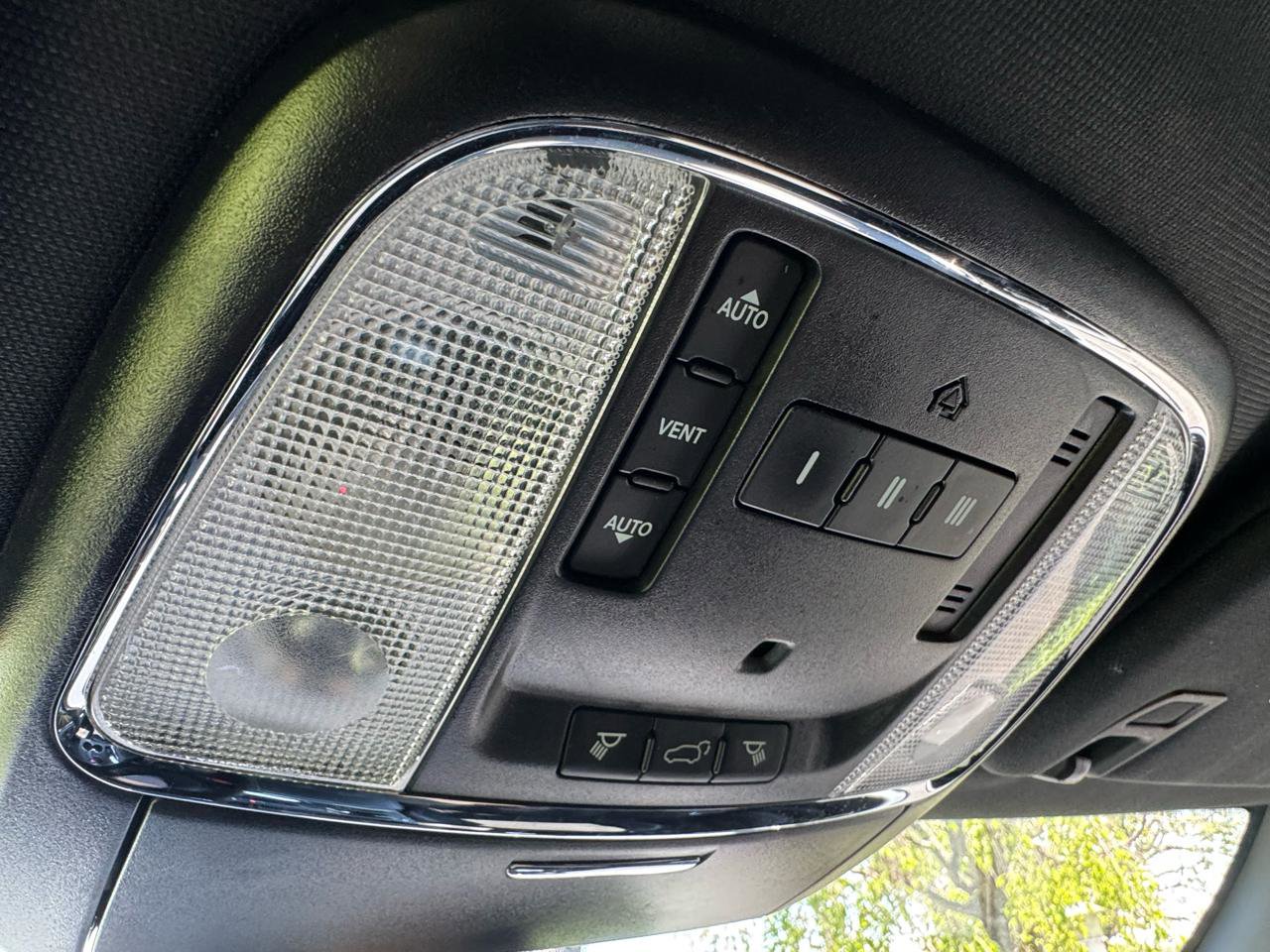 Used 2018 Dodge Durango SRT w/ Technology Group AWD/4WD image 25