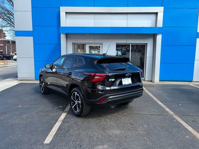 Used 2024 Chevrolet Trax RS w/ Sunroof Package image 4