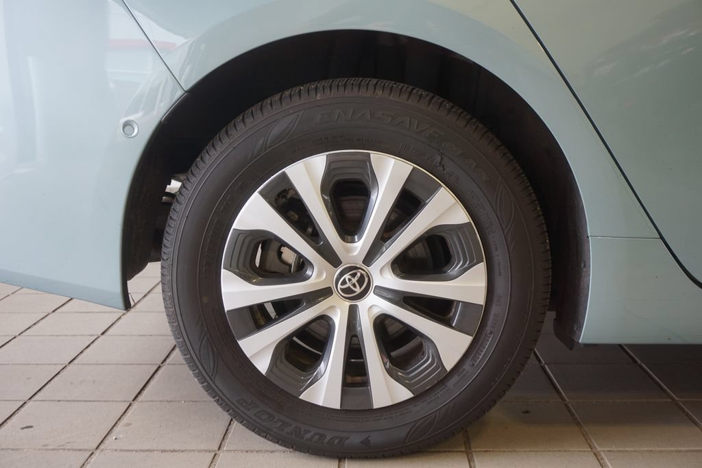 Certified 2021 Toyota Prius XLE AWD/4WD image 28