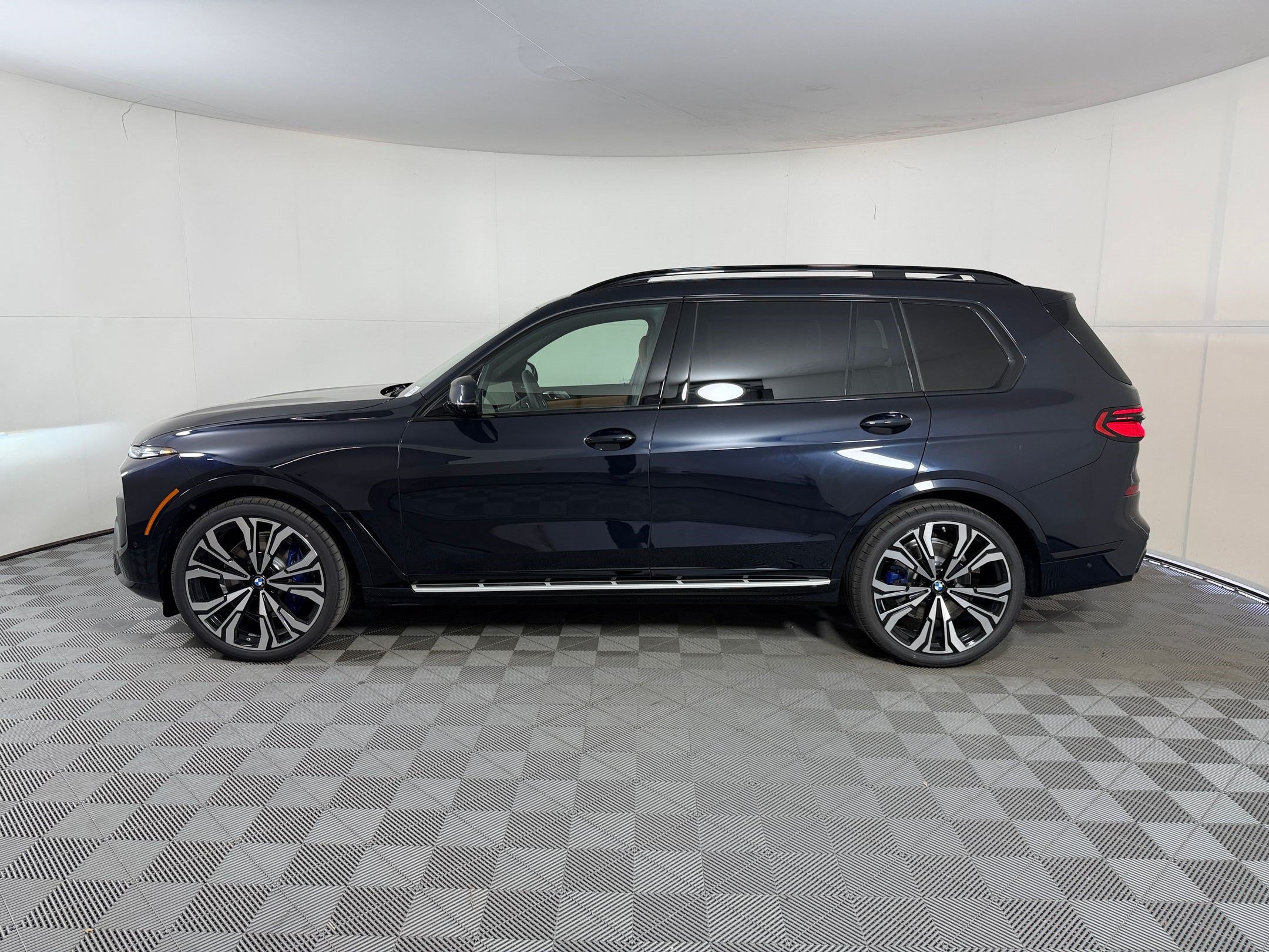 New 2027 BMW X7 xDrive40i w/ Executive Package AWD/4WD image 2