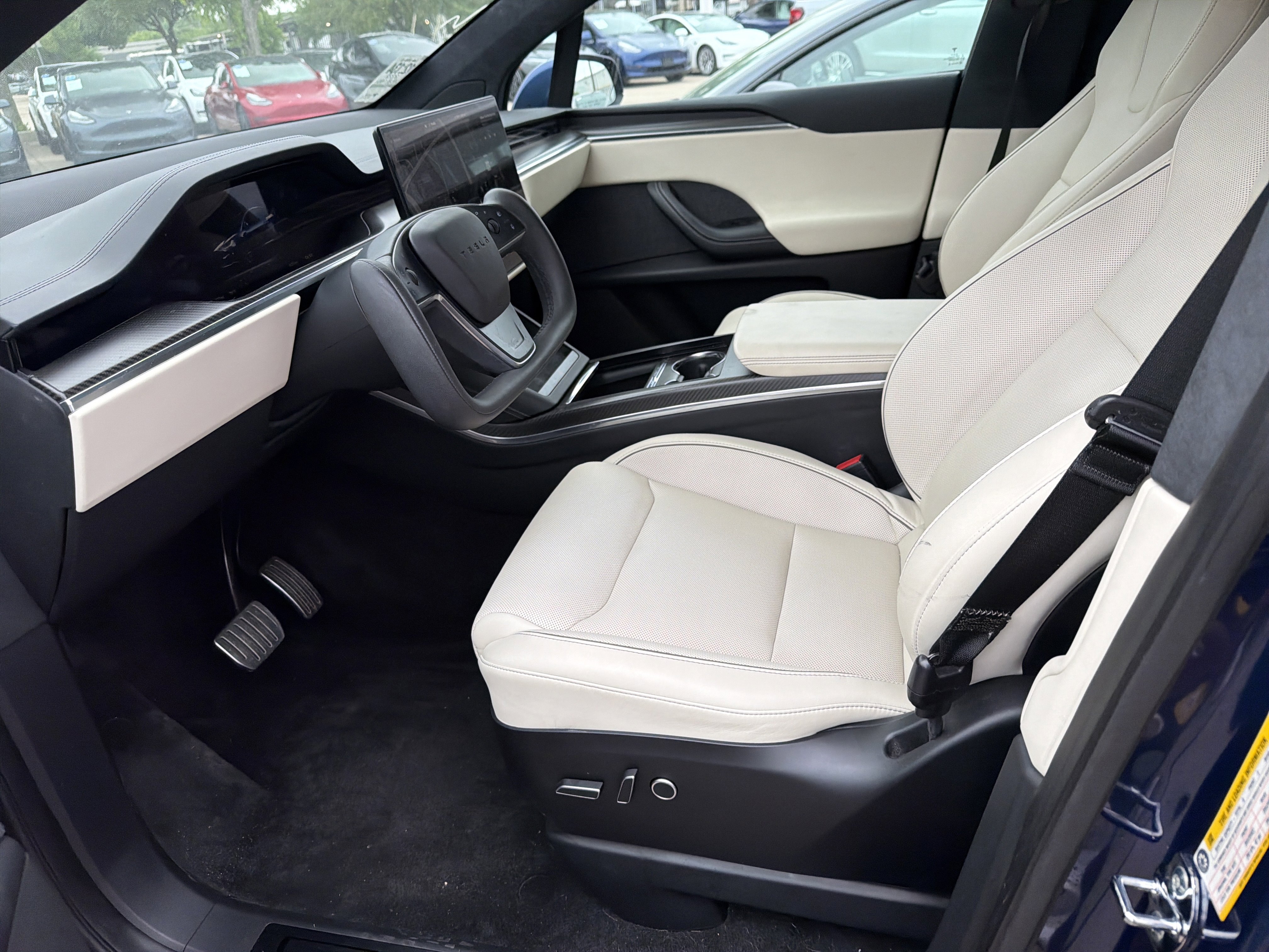 Used 2022 Tesla Model X Plaid image 2