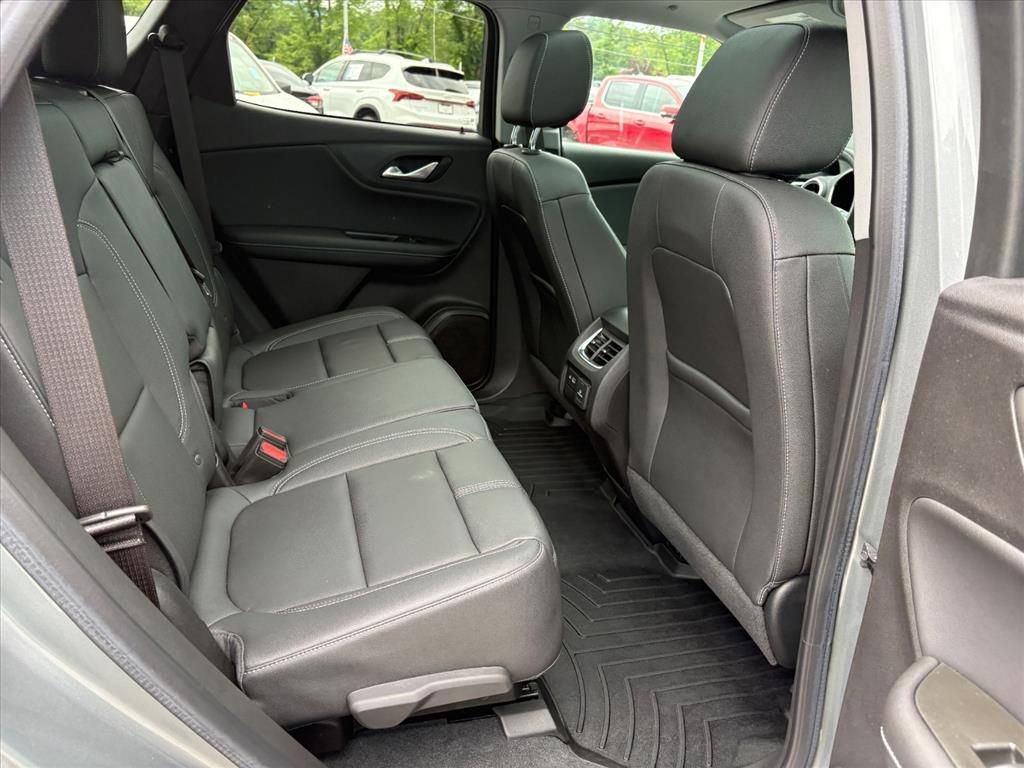 Used 2024 Chevrolet Blazer LT w/ Sound & Technology Package FWD image 19