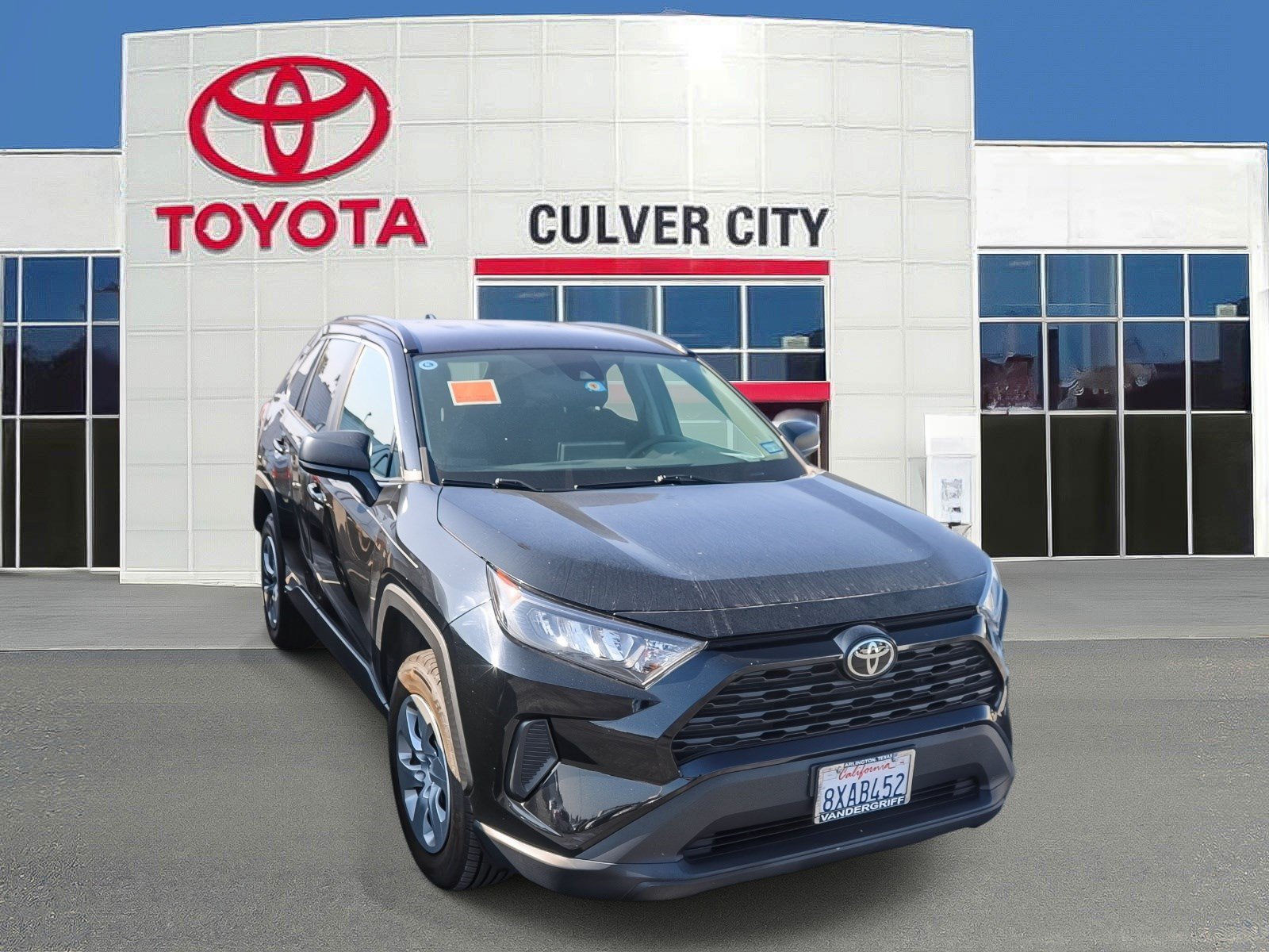 Used 2020 Toyota RAV4 LE FWD image 1