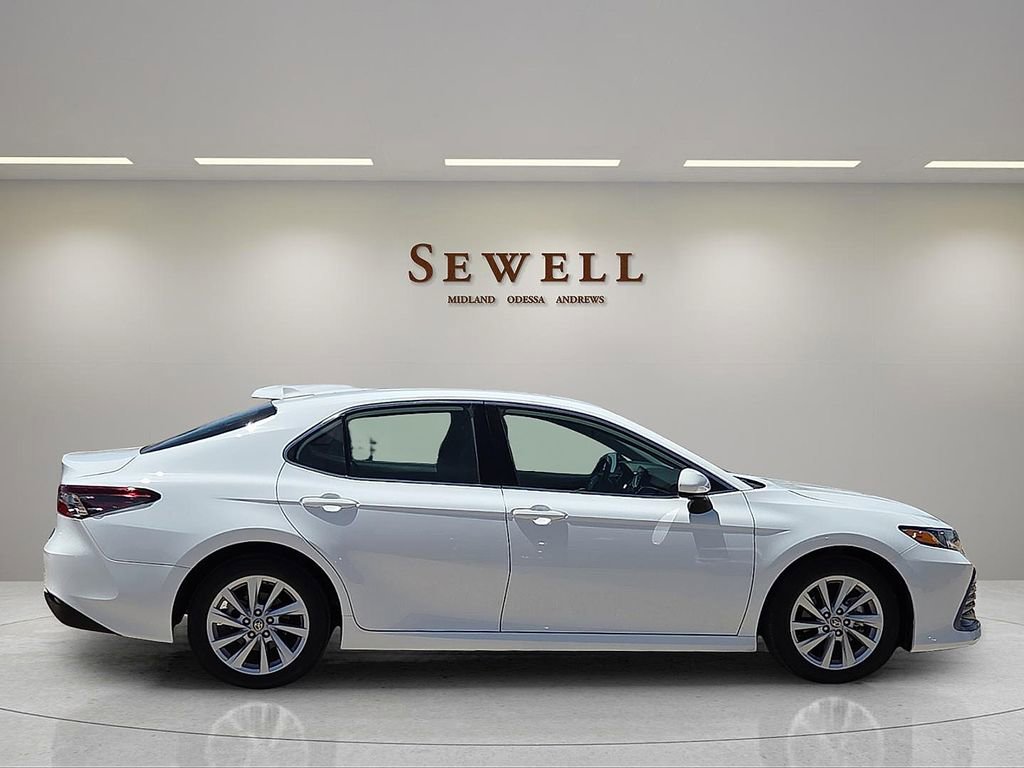 Used 2022 Toyota Camry LE FWD image 5