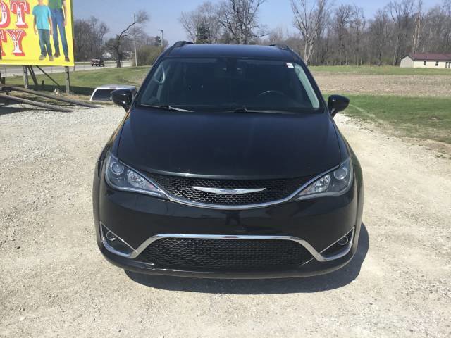 Used 2017 Chrysler Pacifica Touring-L image 8