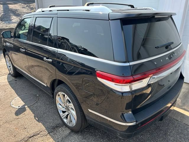 Used 2024 Lincoln Navigator Premiere AWD/4WD image 4
