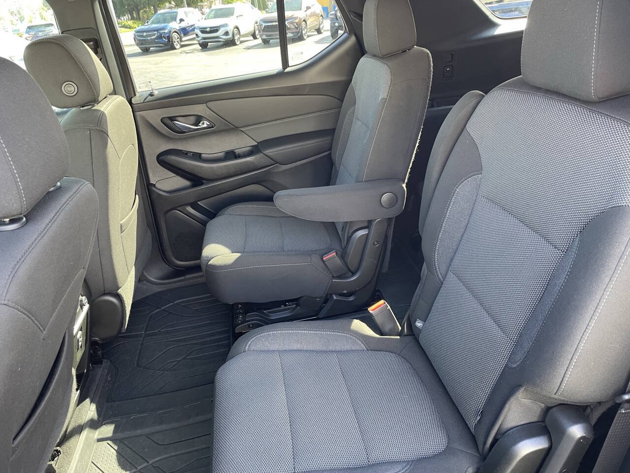 Used 2023 Chevrolet Traverse LT FWD image 4