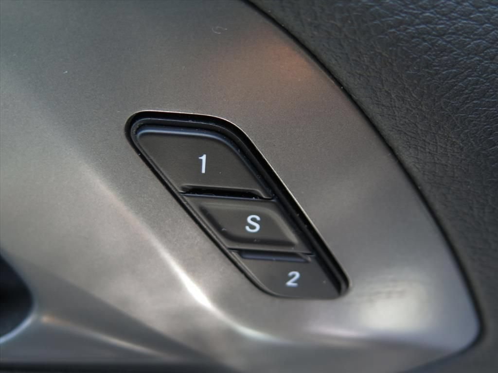 Used 2025 Chrysler Pacifica Select FWD image 10