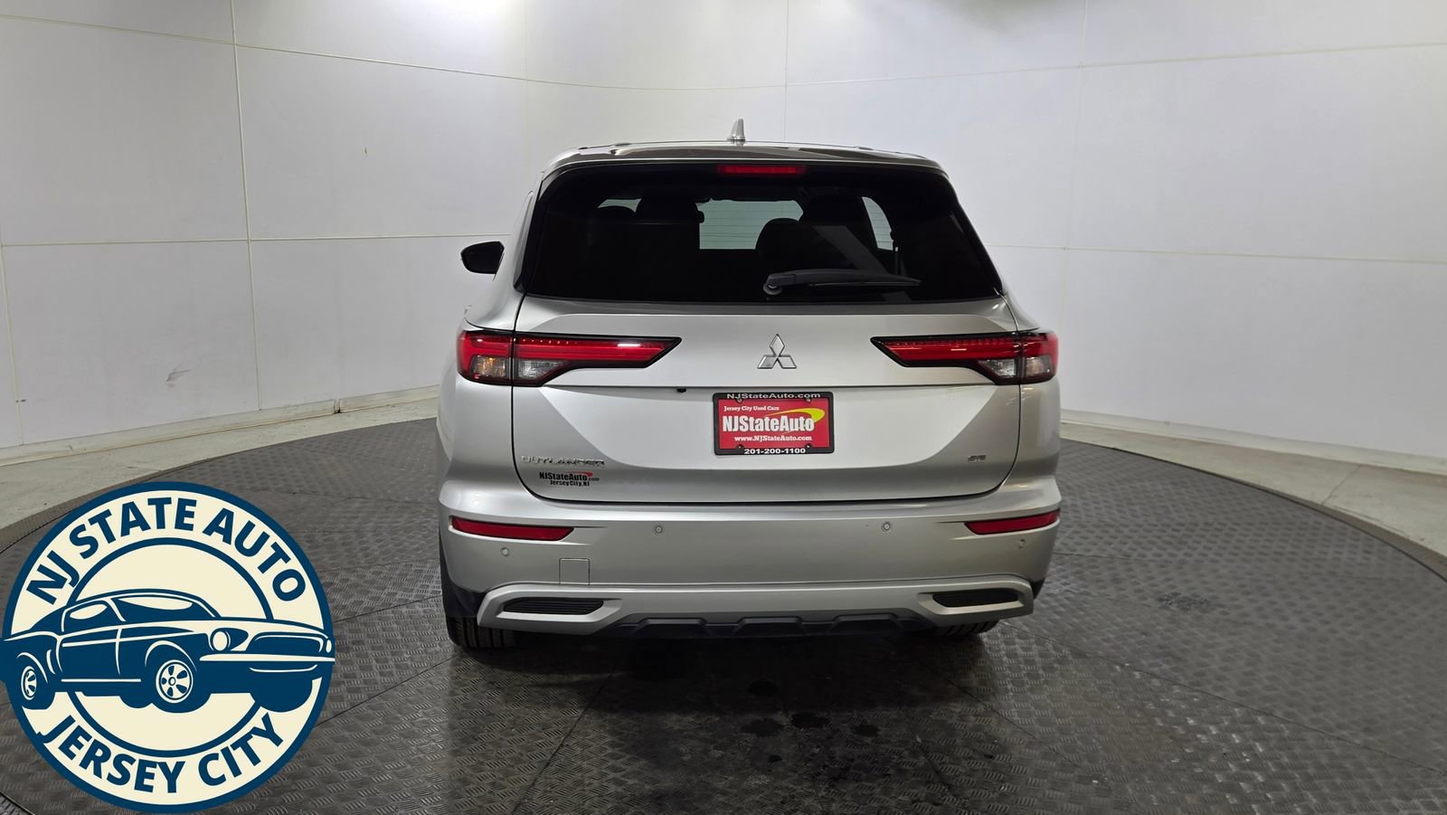 Used 2023 Mitsubishi Outlander SE image 6