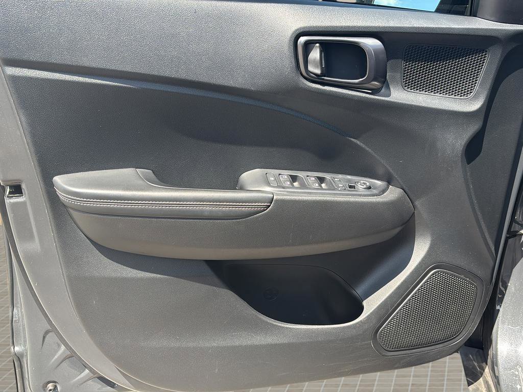 Certified 2023 Hyundai Venue Limited FWD image 15
