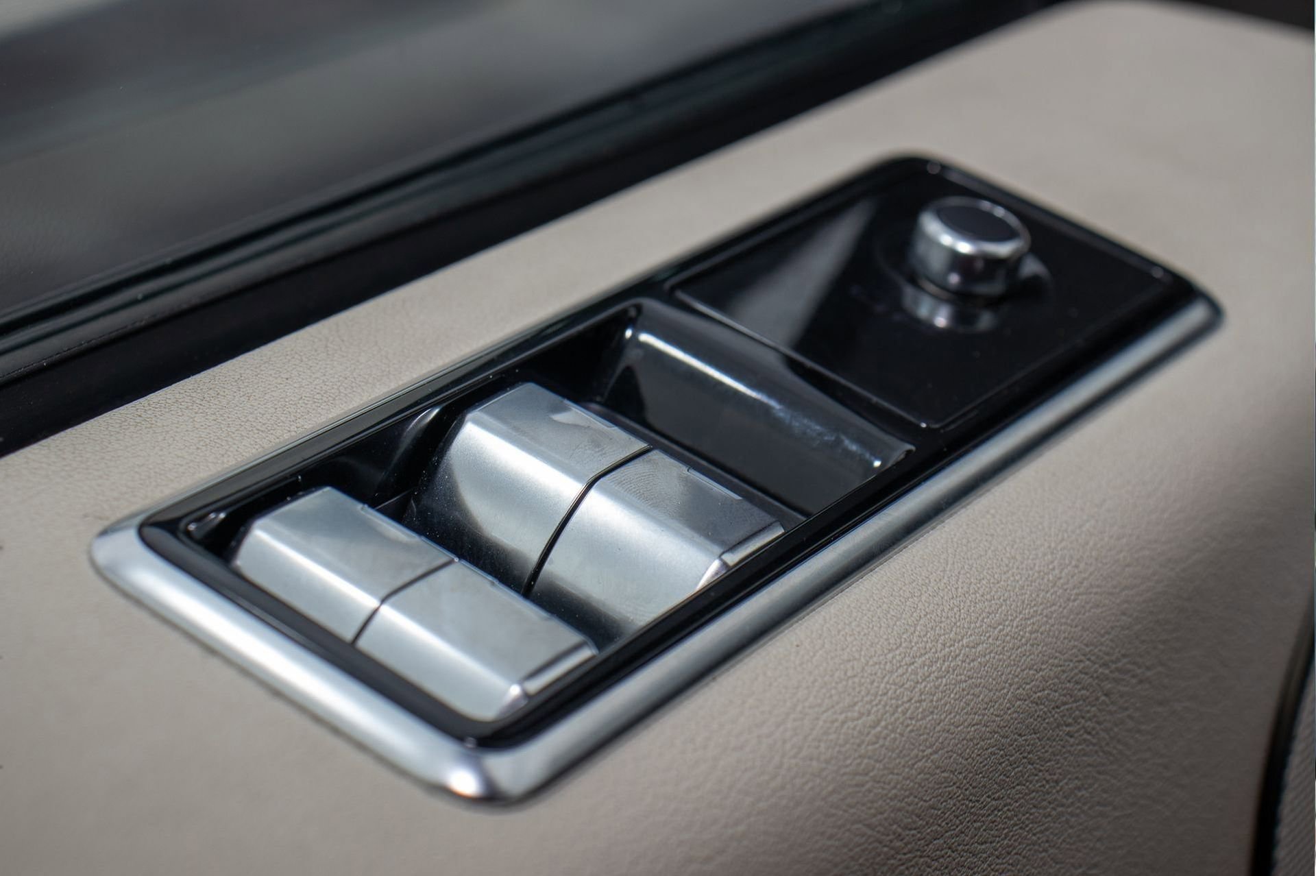 Used 2018 Land Rover Range Rover HSE image 26