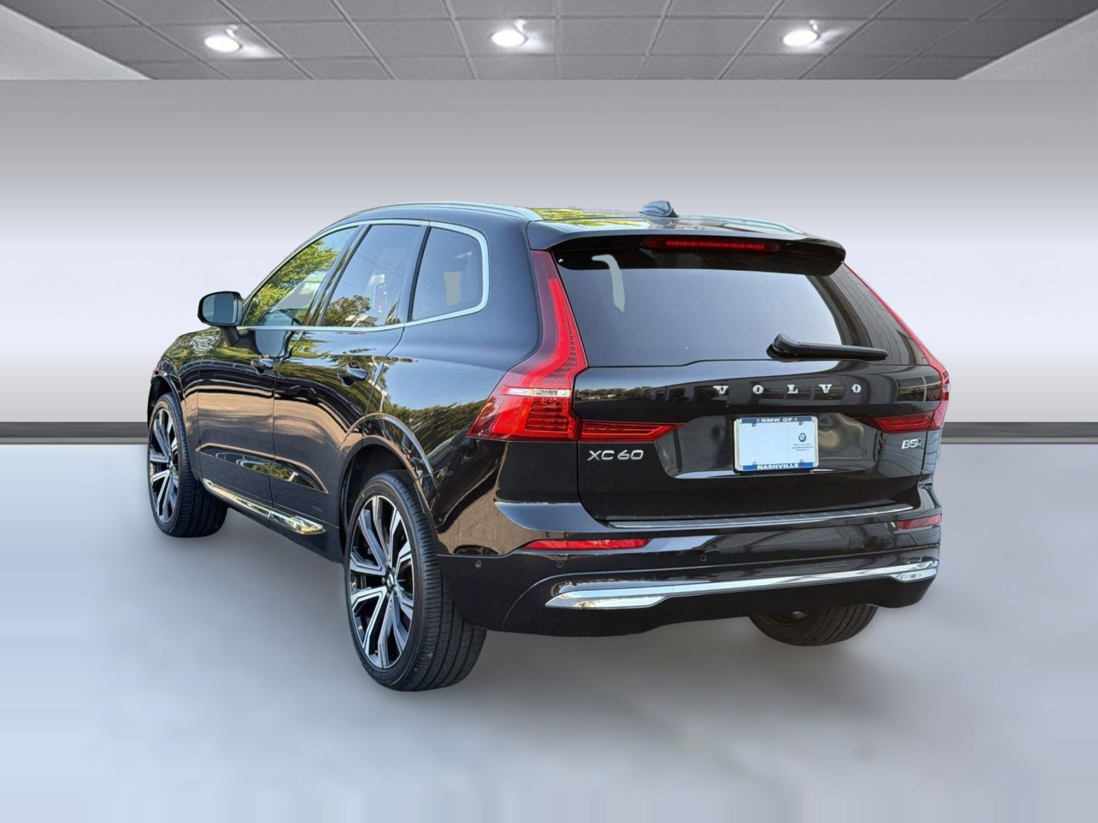 Used 2023 Volvo XC60 B5 Ultimate w/ Protection Package Premier AWD/4WD image 3