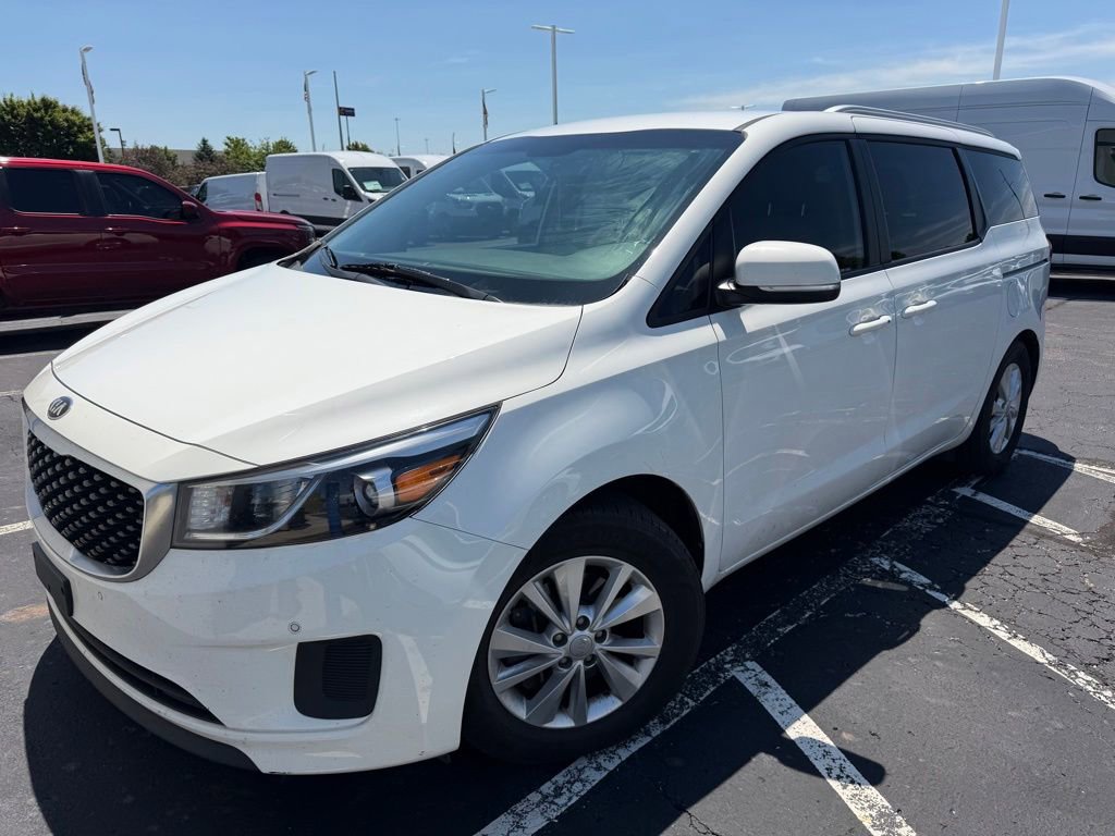 Used 2018 Kia Sedona LX w/ LX Essentials Premium Package FWD image 2