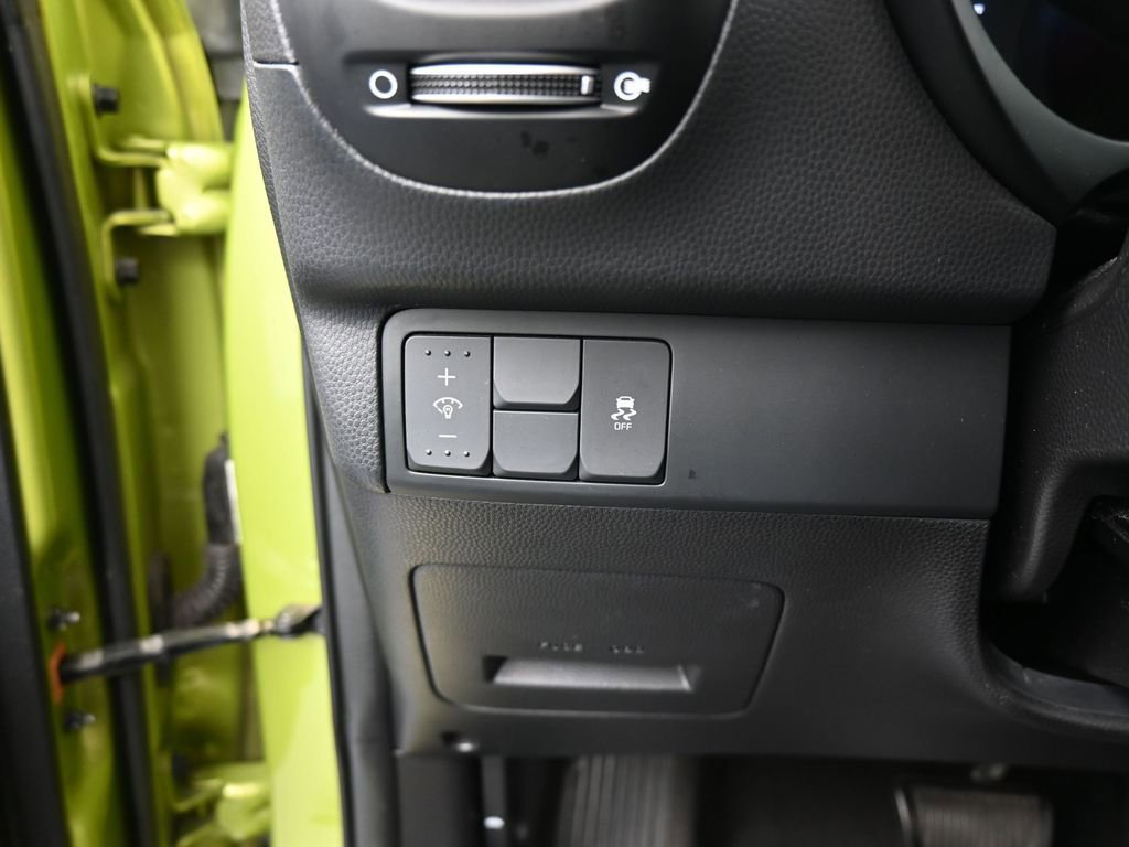 Used 2016 Kia Soul + image 29