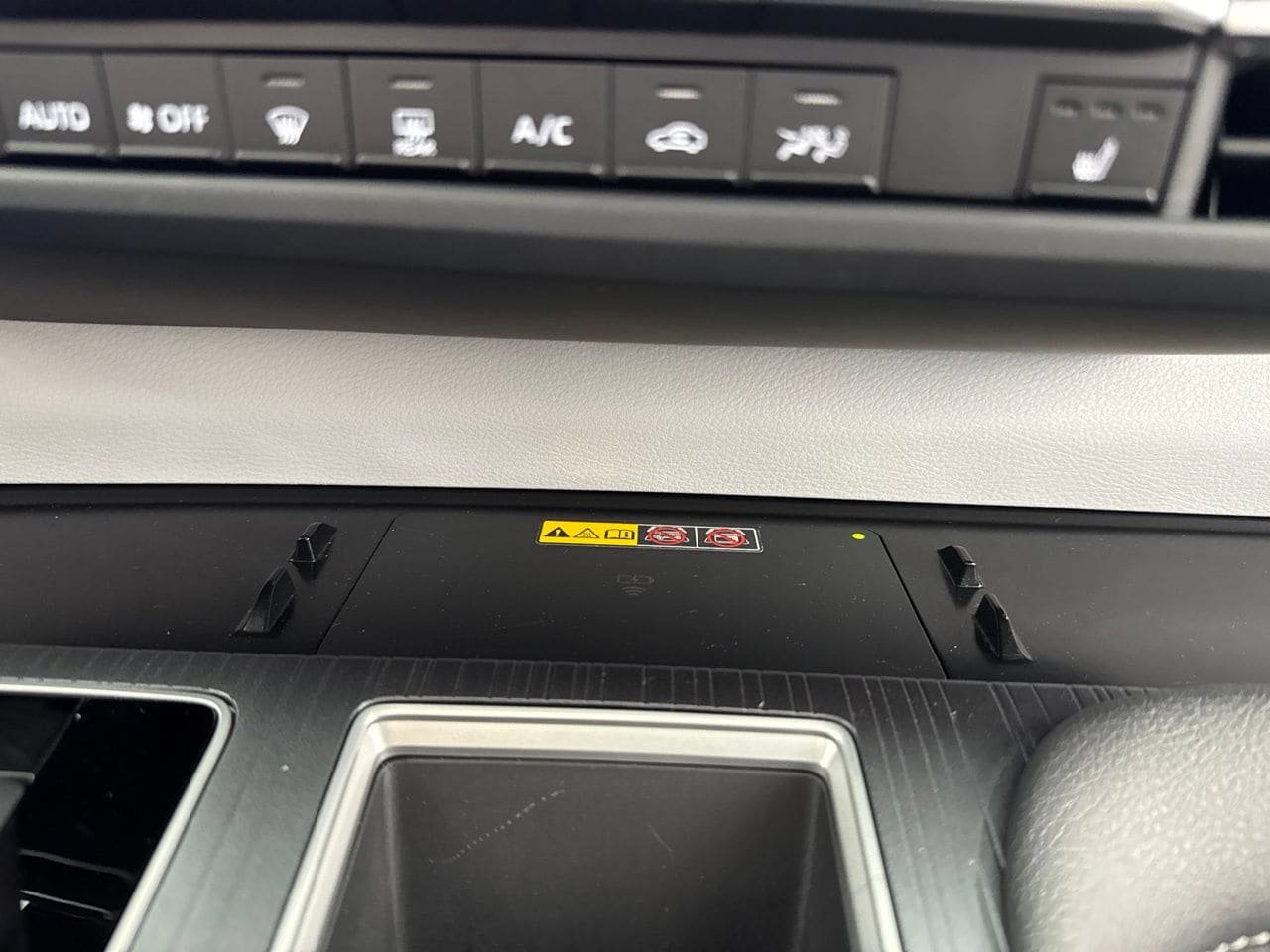 Used 2026 Toyota Sienna XLE FWD image 28