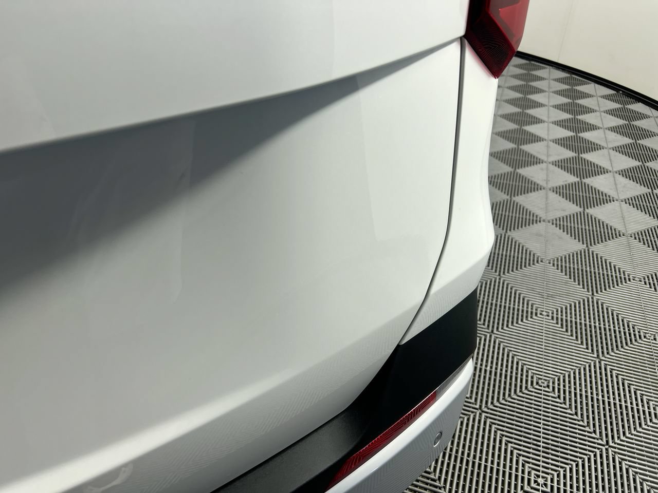 New 2027 Kia Carnival LX FWD image 6