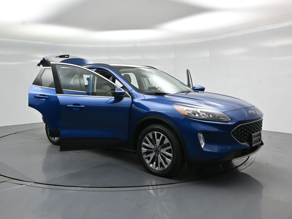 Certified 2022 Ford Escape Titanium w/ Class II Trailer Tow Package image 35