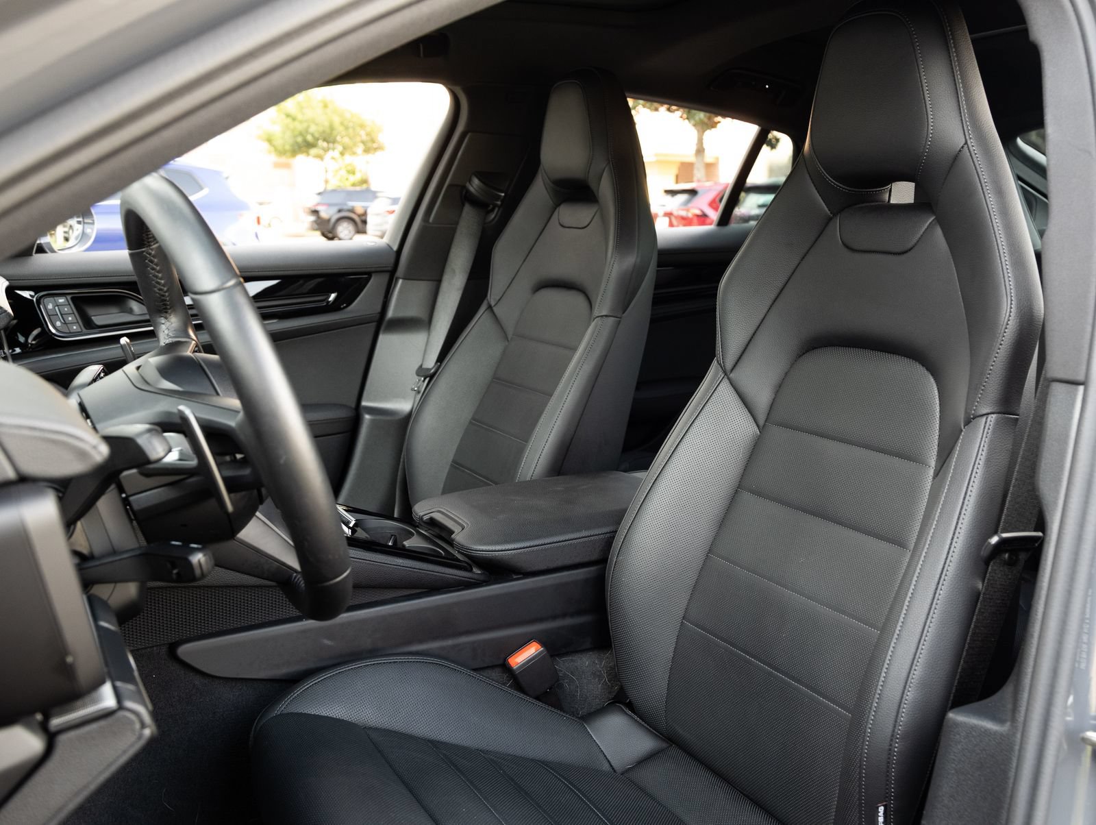 Certified 2025 Porsche Panamera image 4