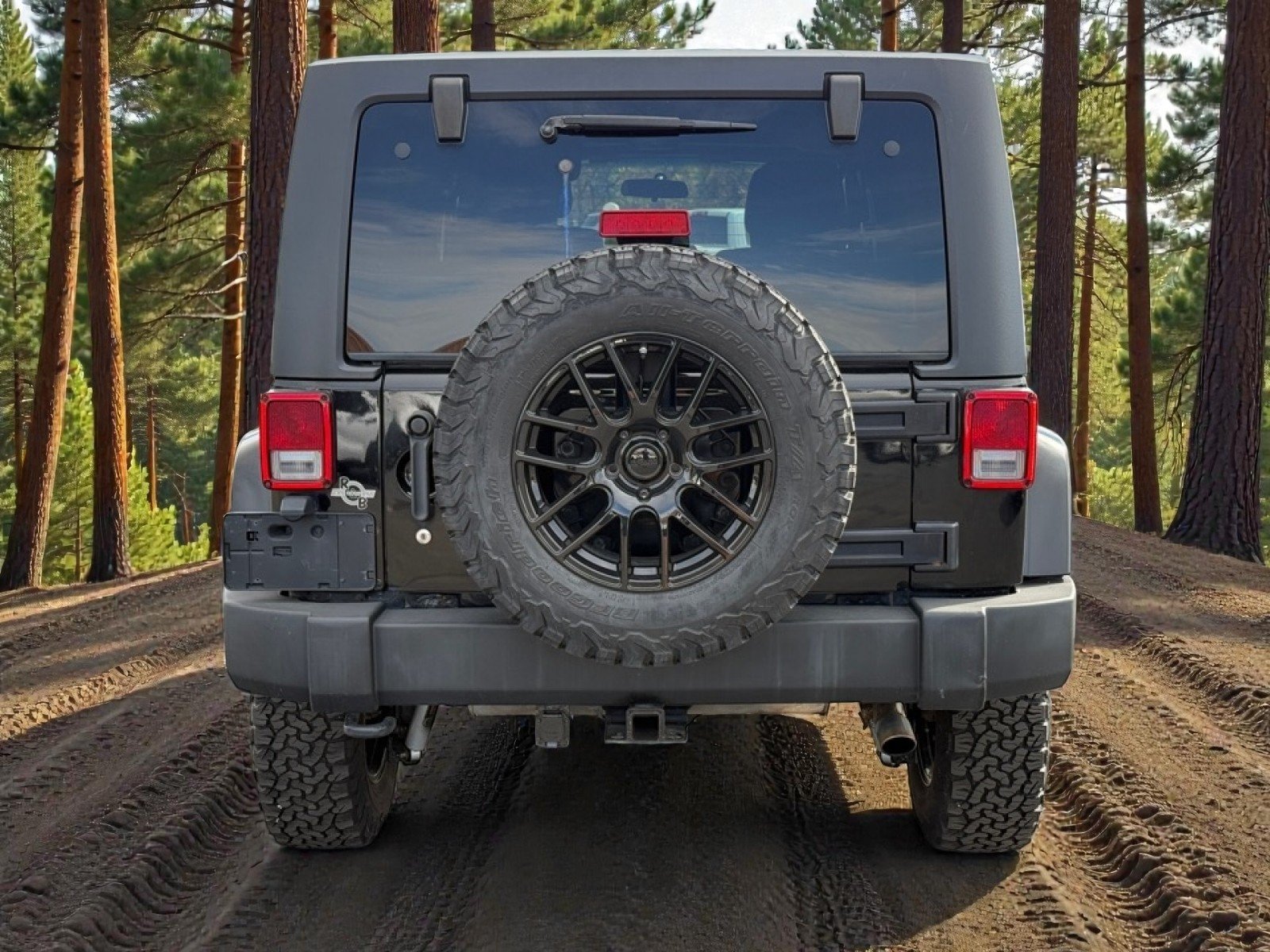 Used 2011 Jeep Wrangler Unlimited Sahara w/ Mopar Chrome Edition Group AWD/4WD image 7