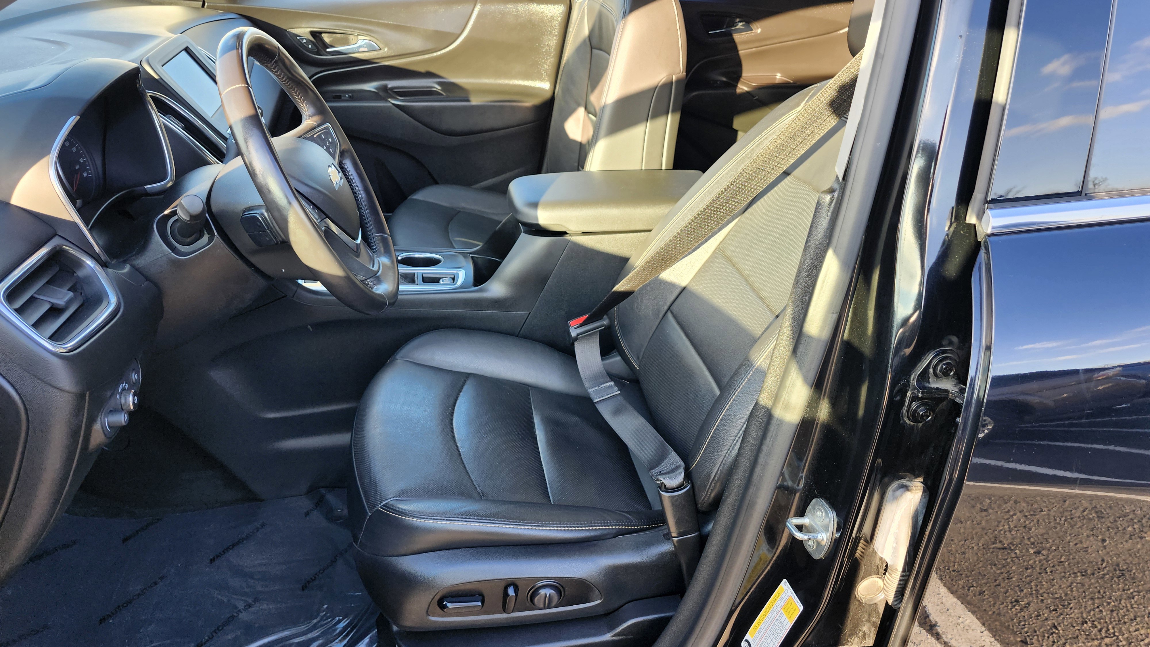 Used 2020 Chevrolet Equinox LT w/ Midnight Edition image 18