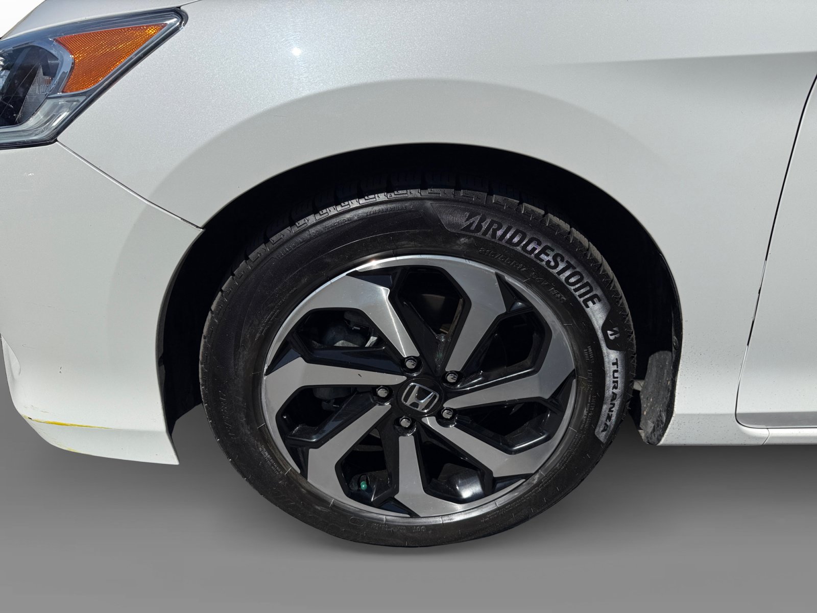 Used 2017 Honda Accord EX-L image 9