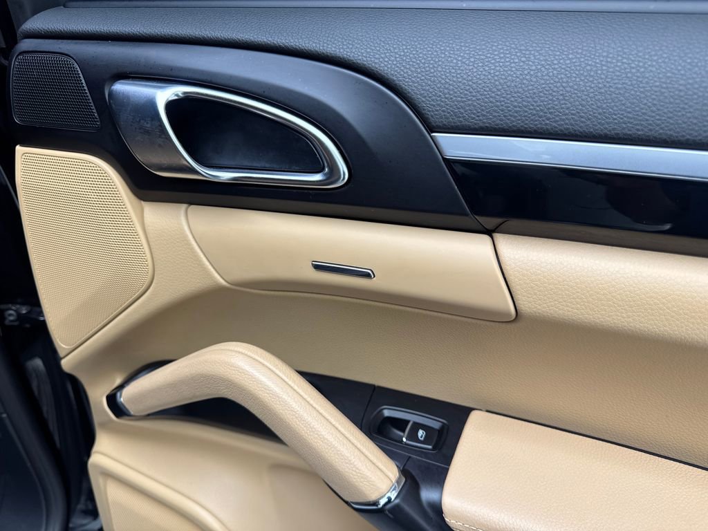 Used 2016 Porsche Cayenne image 42