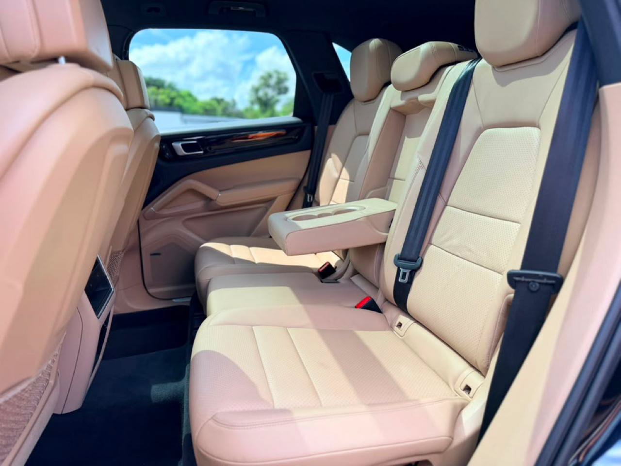 Used 2023 Porsche Cayenne AWD/4WD image 34