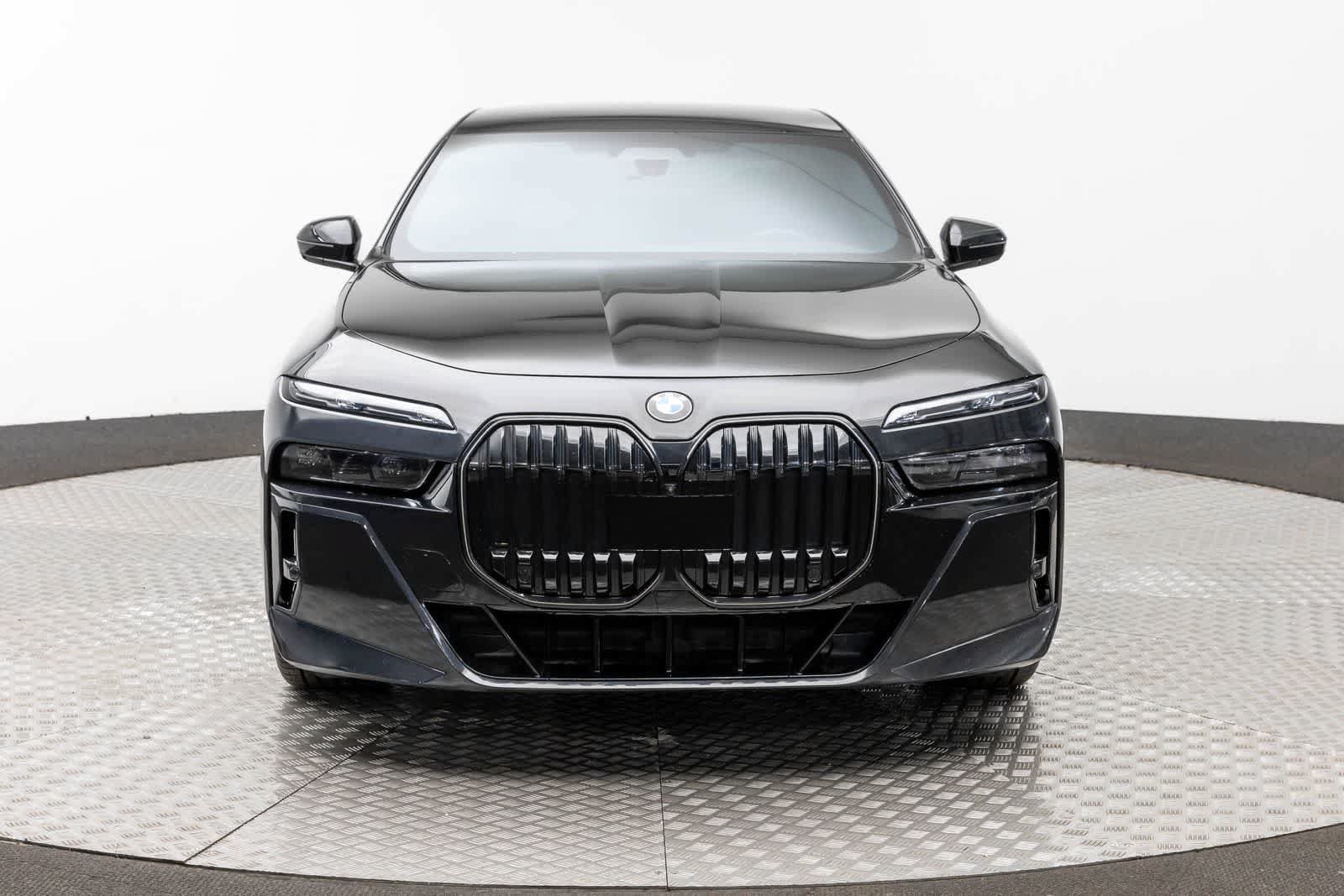 Used 2024 BMW 760i xDrive w/ Executive Package AWD/4WD image 6