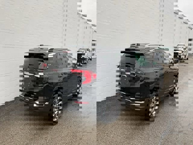 Used 2024 GMC Terrain SLT image 4