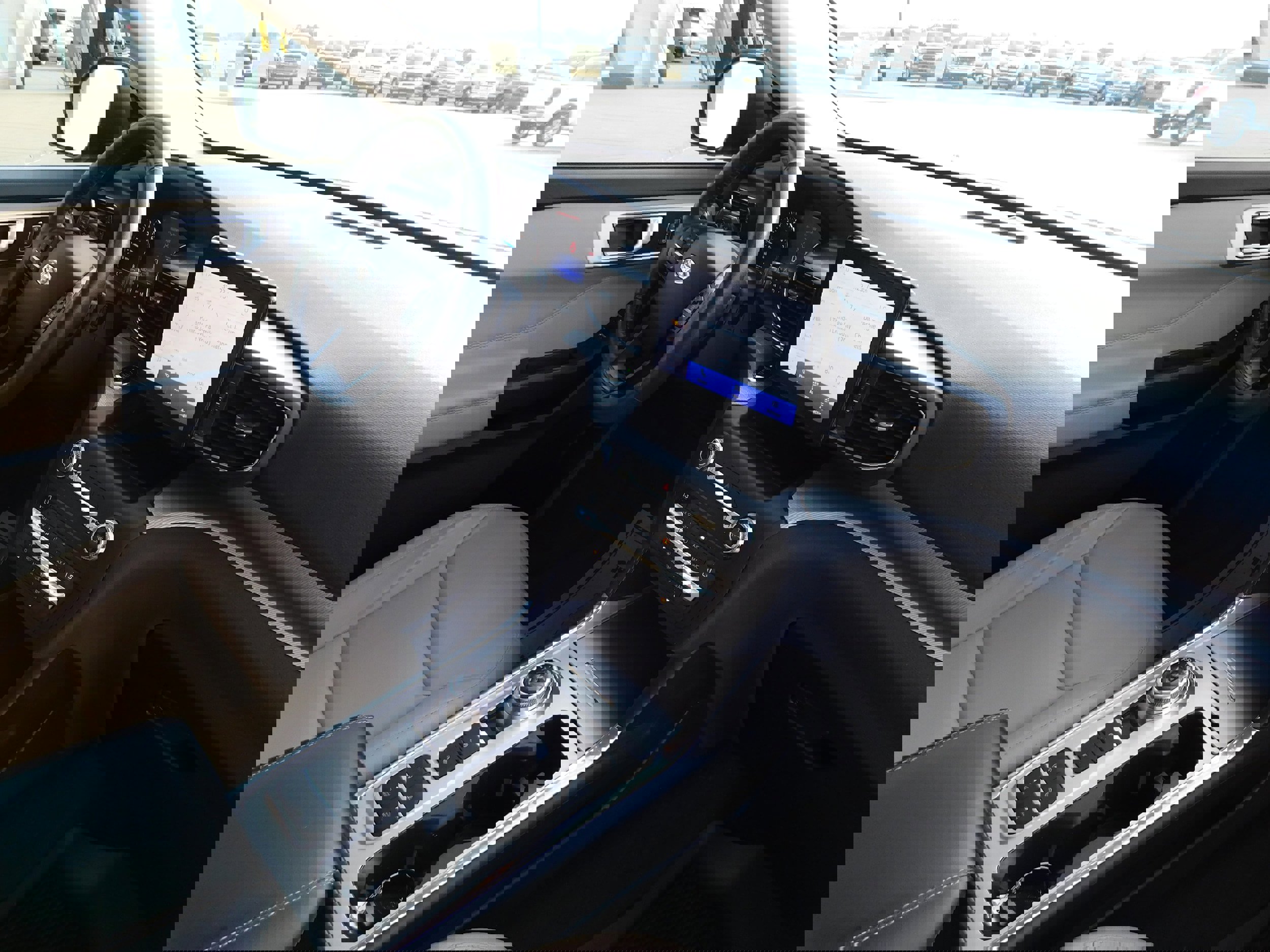 Used 2020 Ford Explorer XLT w/ Equipment Group 202A image 10