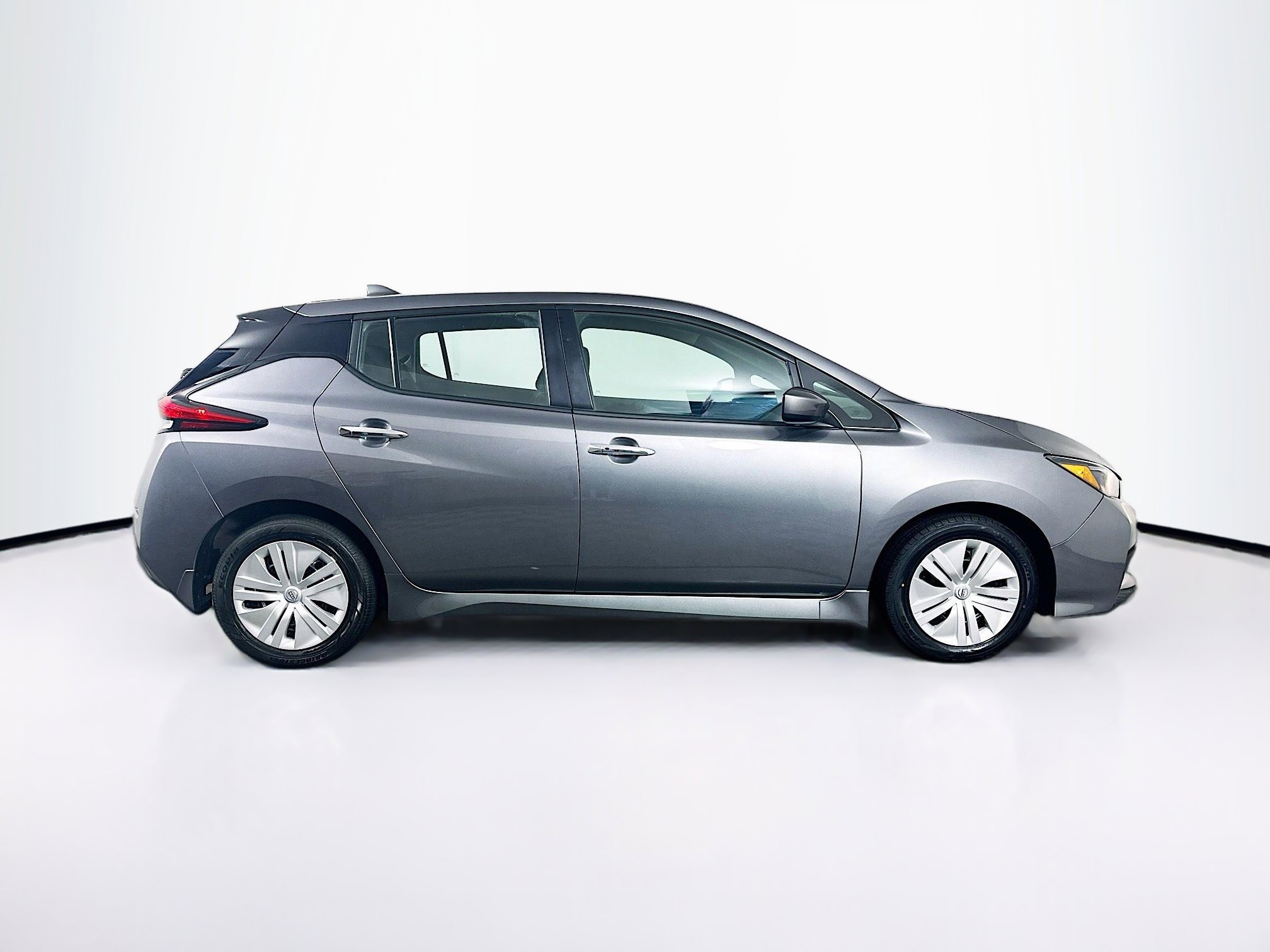 Used 2023 Nissan Leaf S image 10