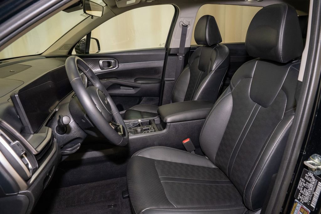 Used 2024 Kia Sorento S w/ Panoramic Sunroof Package image 11