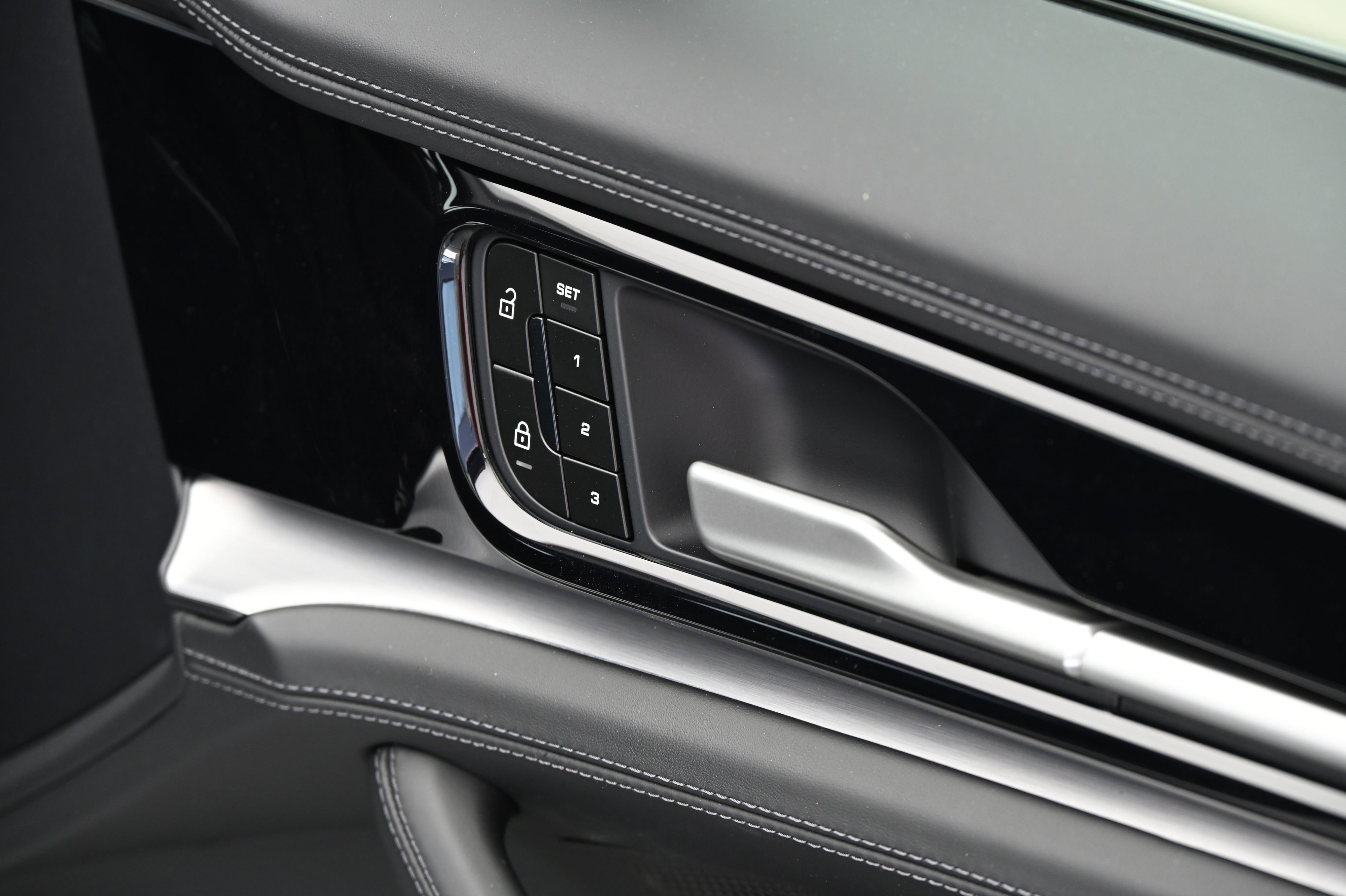 Used 2024 Porsche Panamera 4 image 27