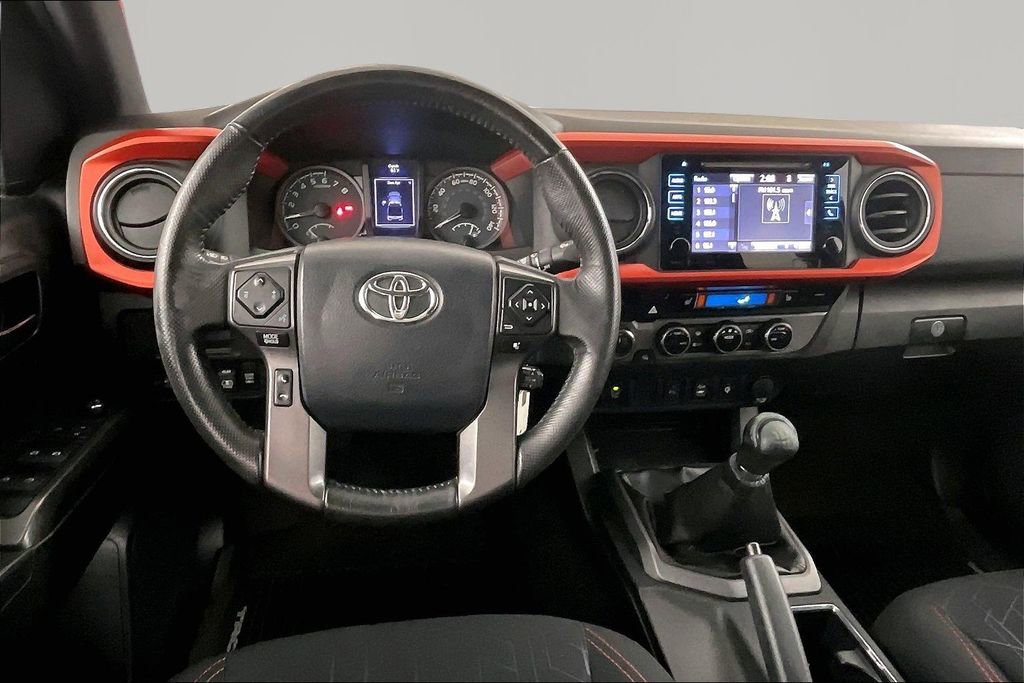 Used 2017 Toyota Tacoma TRD Off-Road w/ Premium & Technology Package image 8