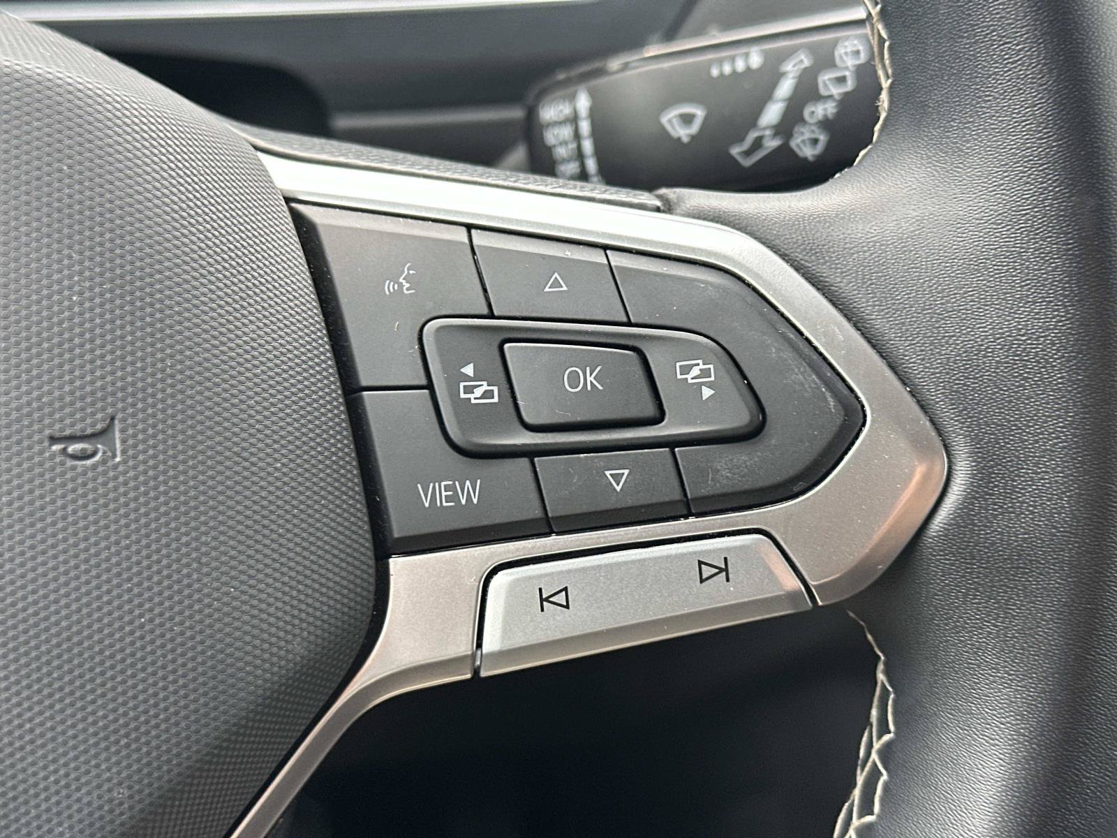 Used 2023 Volkswagen Tiguan SE AWD/4WD image 22