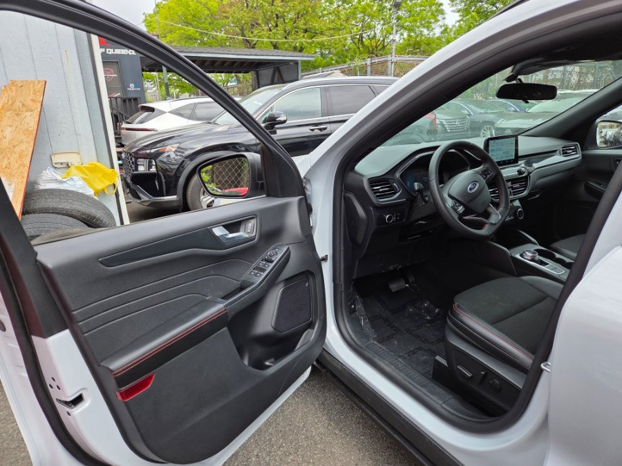 Used 2025 Ford Escape ST-Line FWD image 7