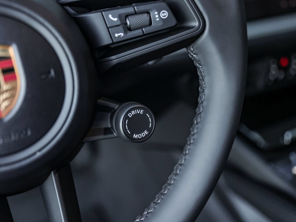 Certified 2026 Porsche Cayenne AWD/4WD image 19