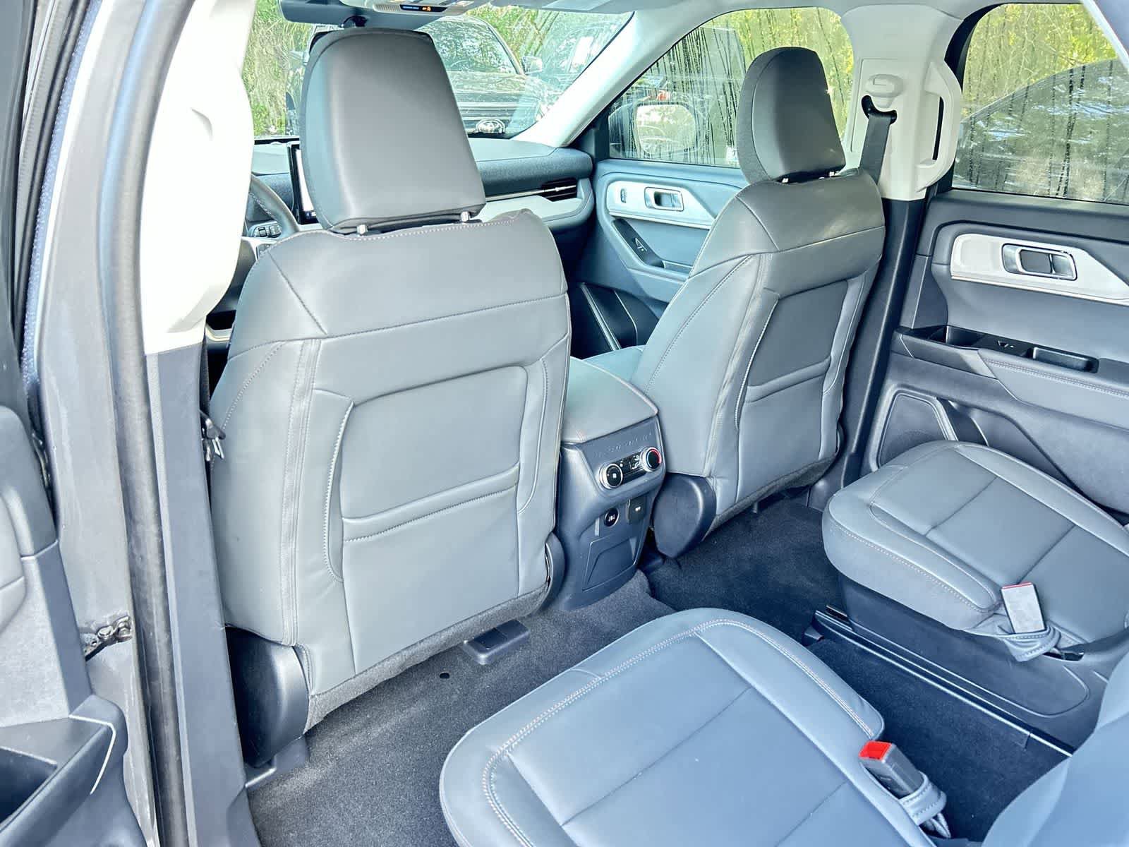 Used 2025 Ford Explorer Active w/ Active Comfort Package AWD/4WD image 12