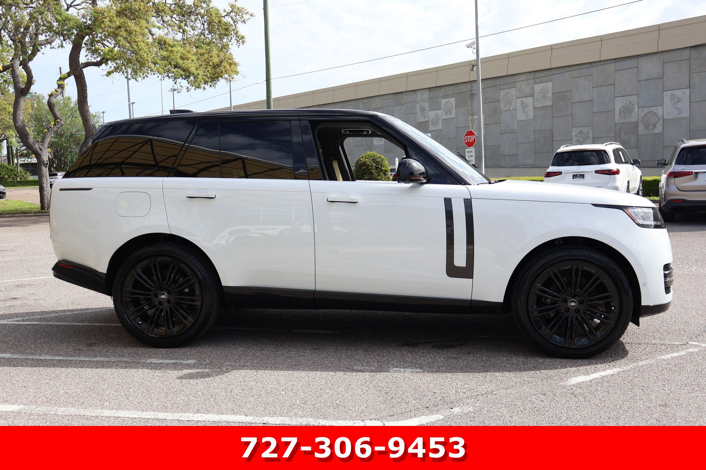 Used 2024 Land Rover Range Rover SE AWD/4WD image 10