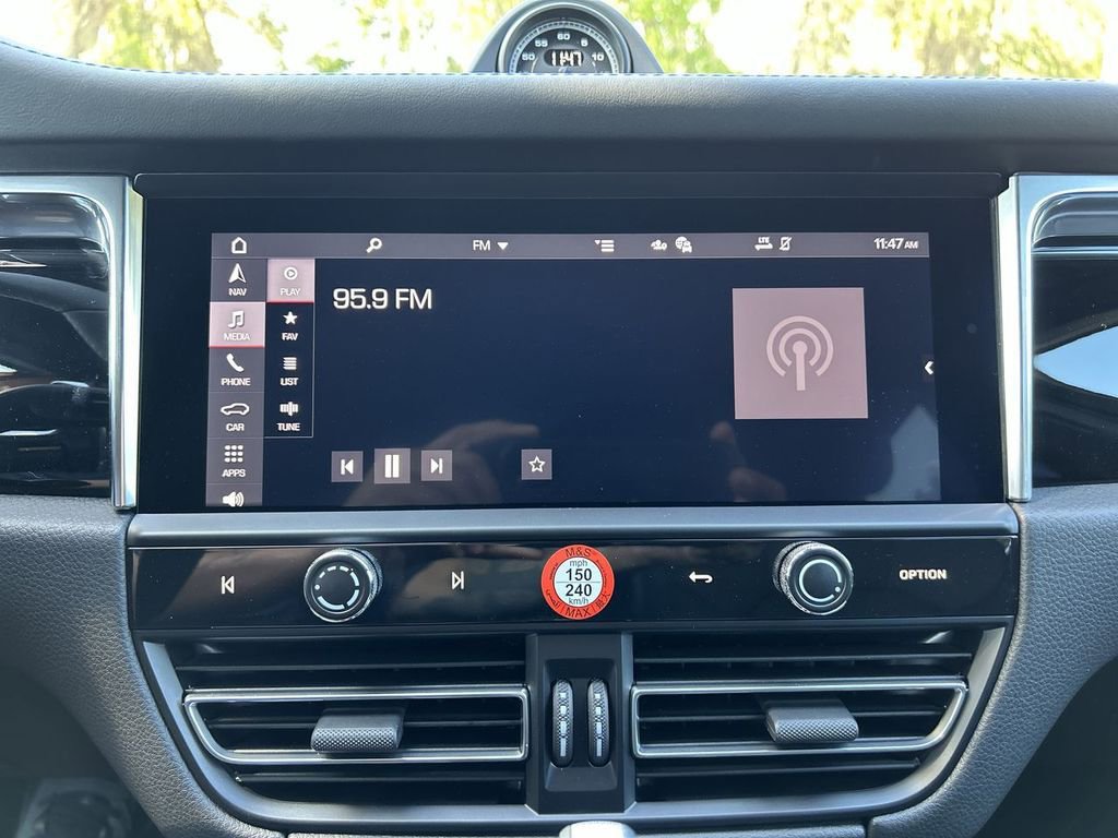 Certified 2025 Porsche Macan Turbo image 12