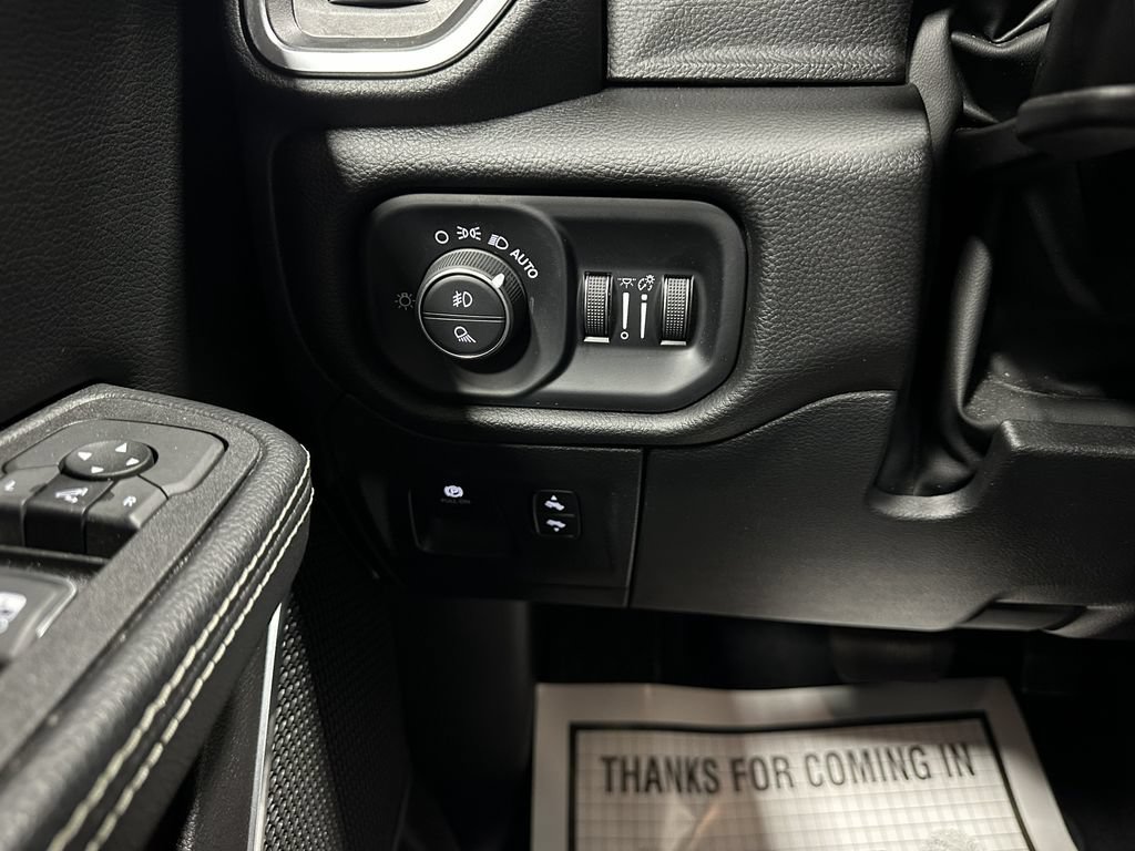 Used 2025 RAM 1500 Laramie AWD/4WD image 15