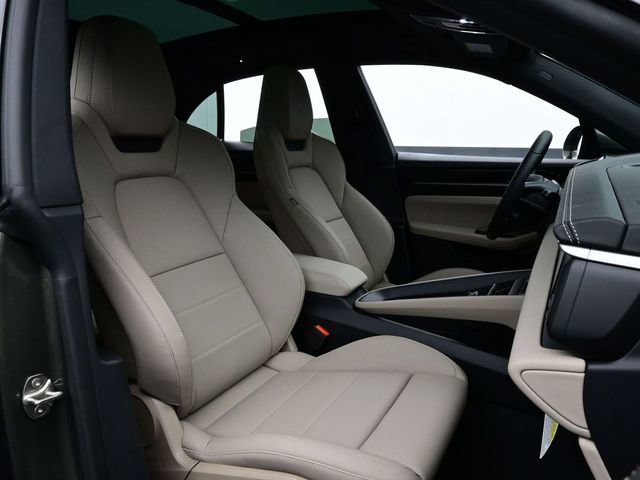 New 2025 Porsche Macan 4S Electric image 18