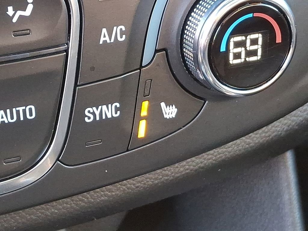 Used 2023 Chevrolet Traverse RS image 33