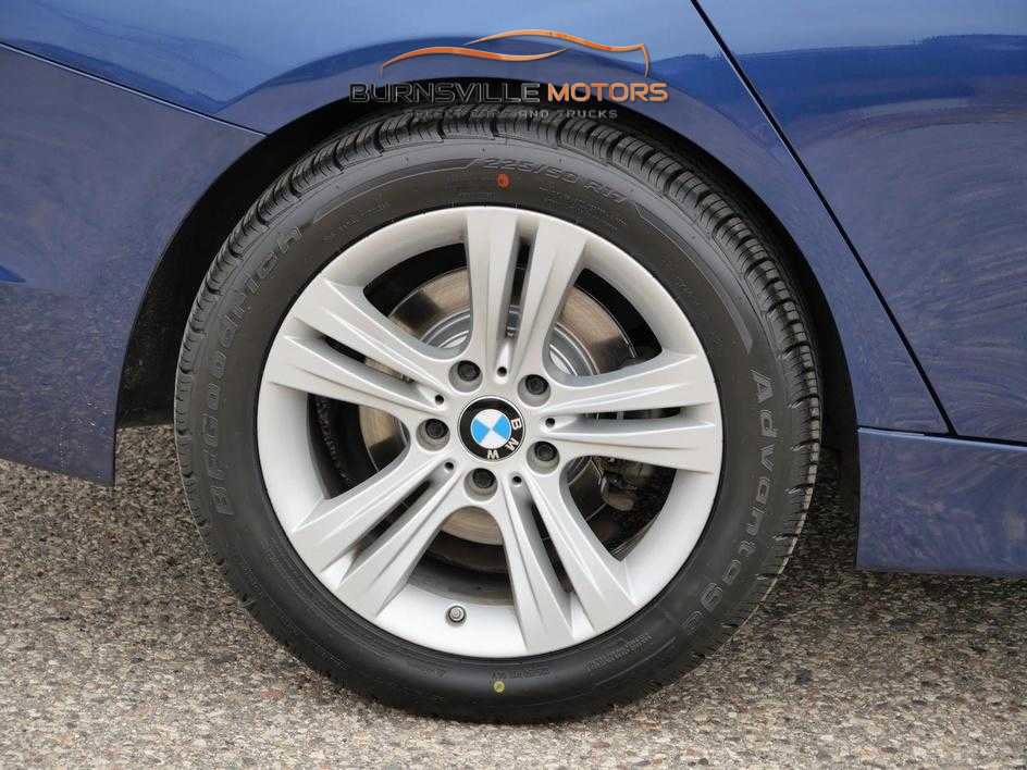 Used 2018 BMW 330i xDrive Sedan w/ Premium Package image 9