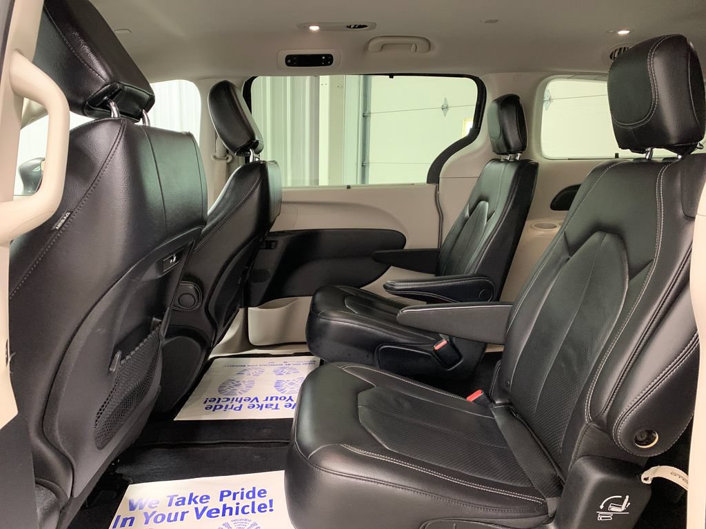 Used 2022 Chrysler Pacifica Touring-L FWD image 17