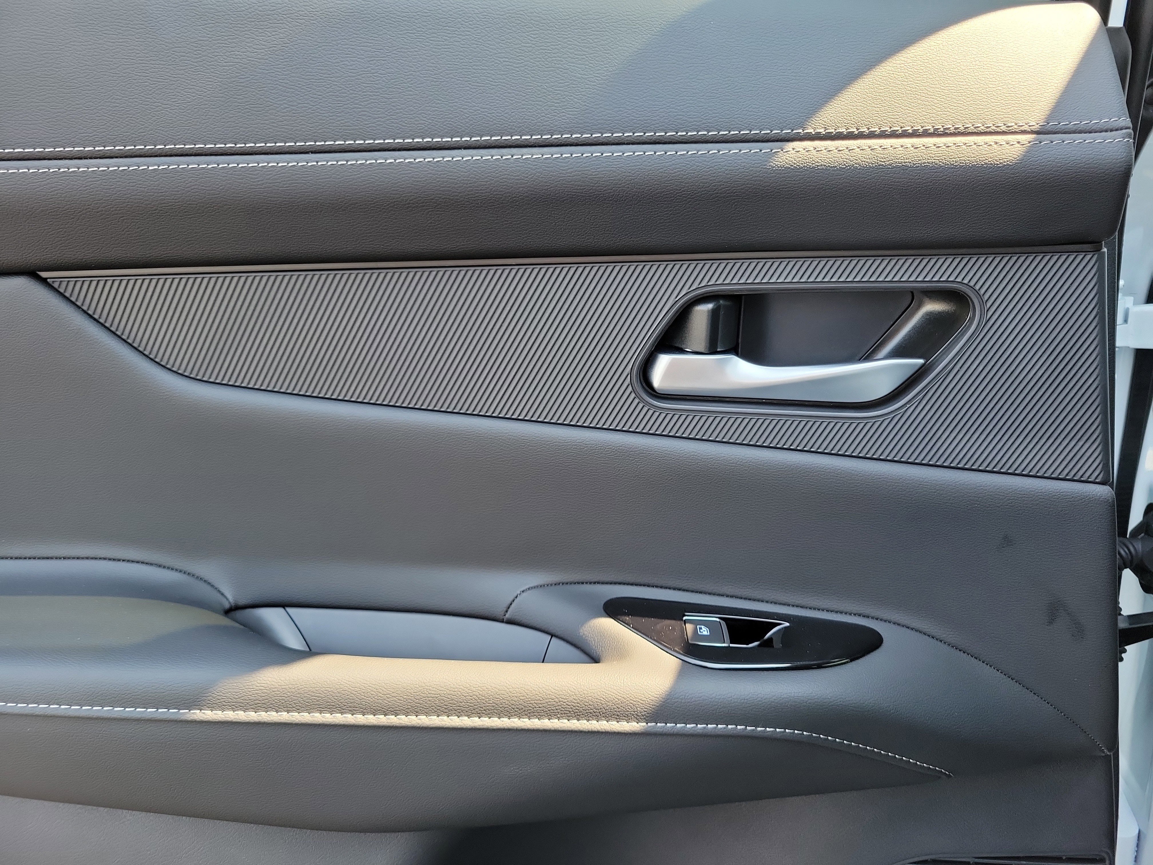 Used 2025 Nissan Murano SL w/ Cargo Package image 12