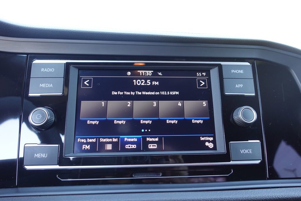 Used 2023 Volkswagen Jetta Sport image 17